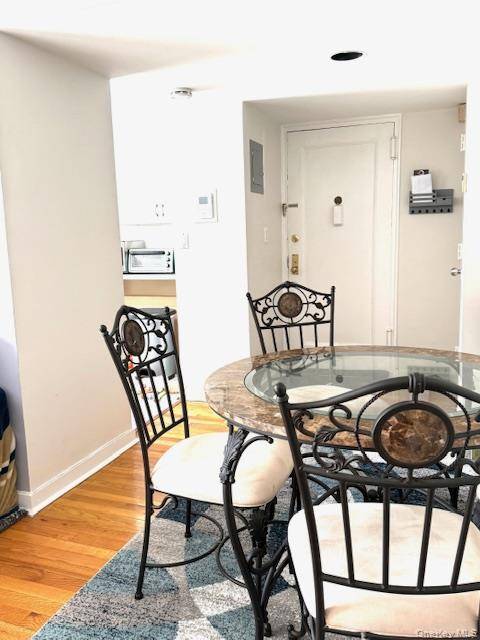 1 terrace CIR #3H, Great Neck, NY 11021
