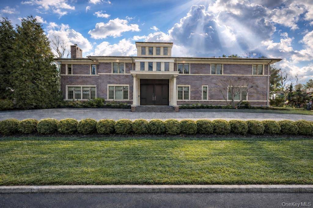 865 Barberry LN, Woodsburgh, NY 11598