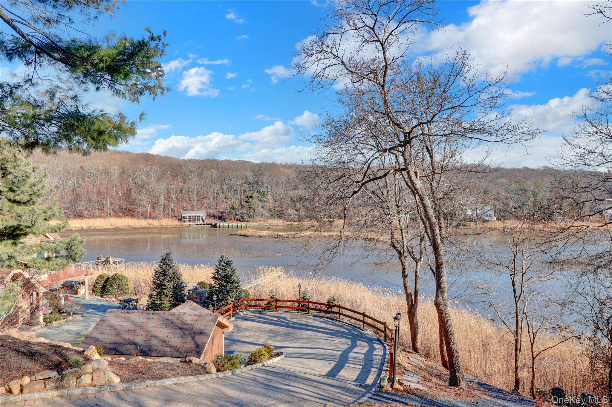 2 Riverview TER, Smithtown, NY 11787