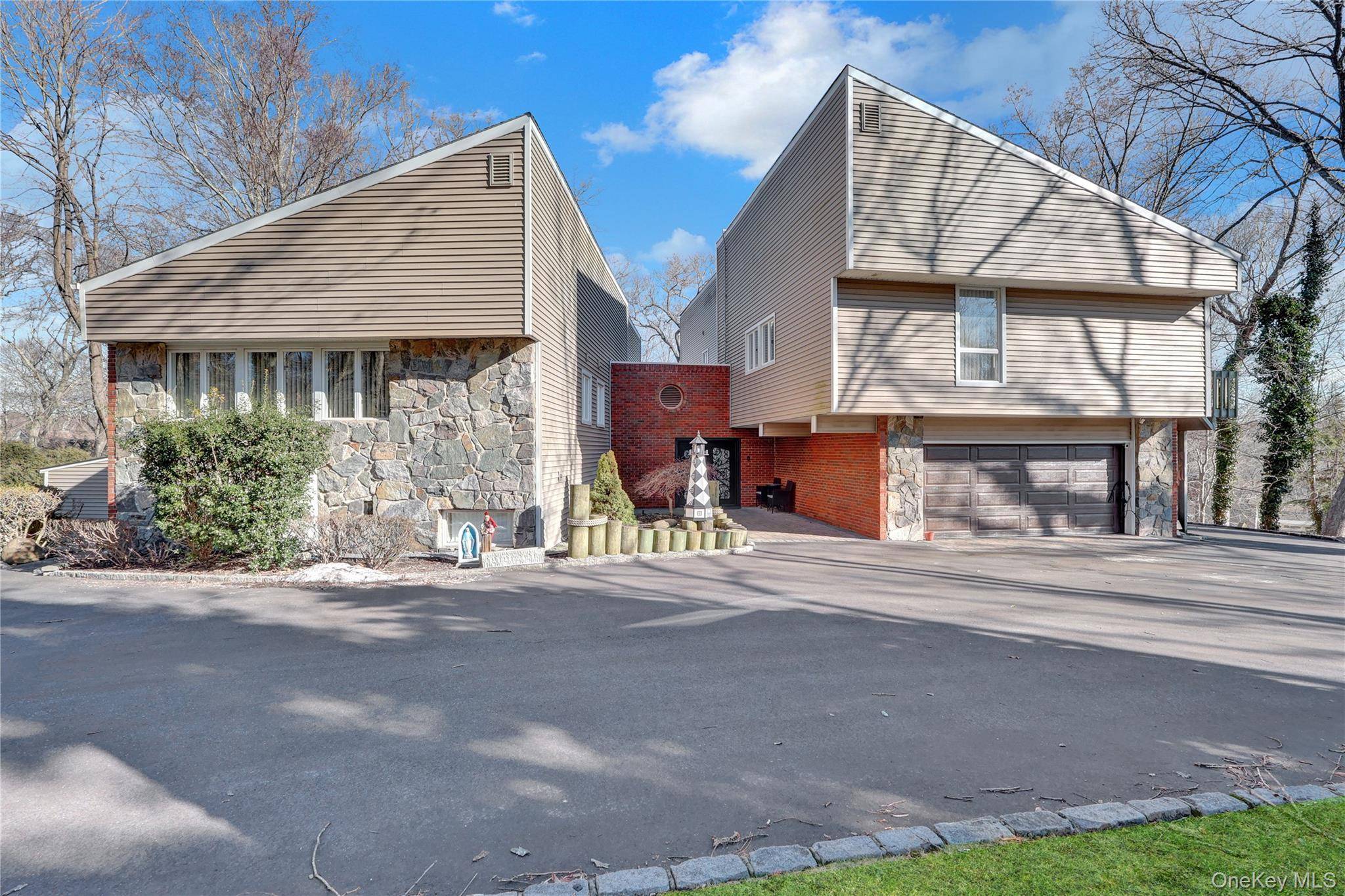 2 Riverview TER, Smithtown, NY 11787