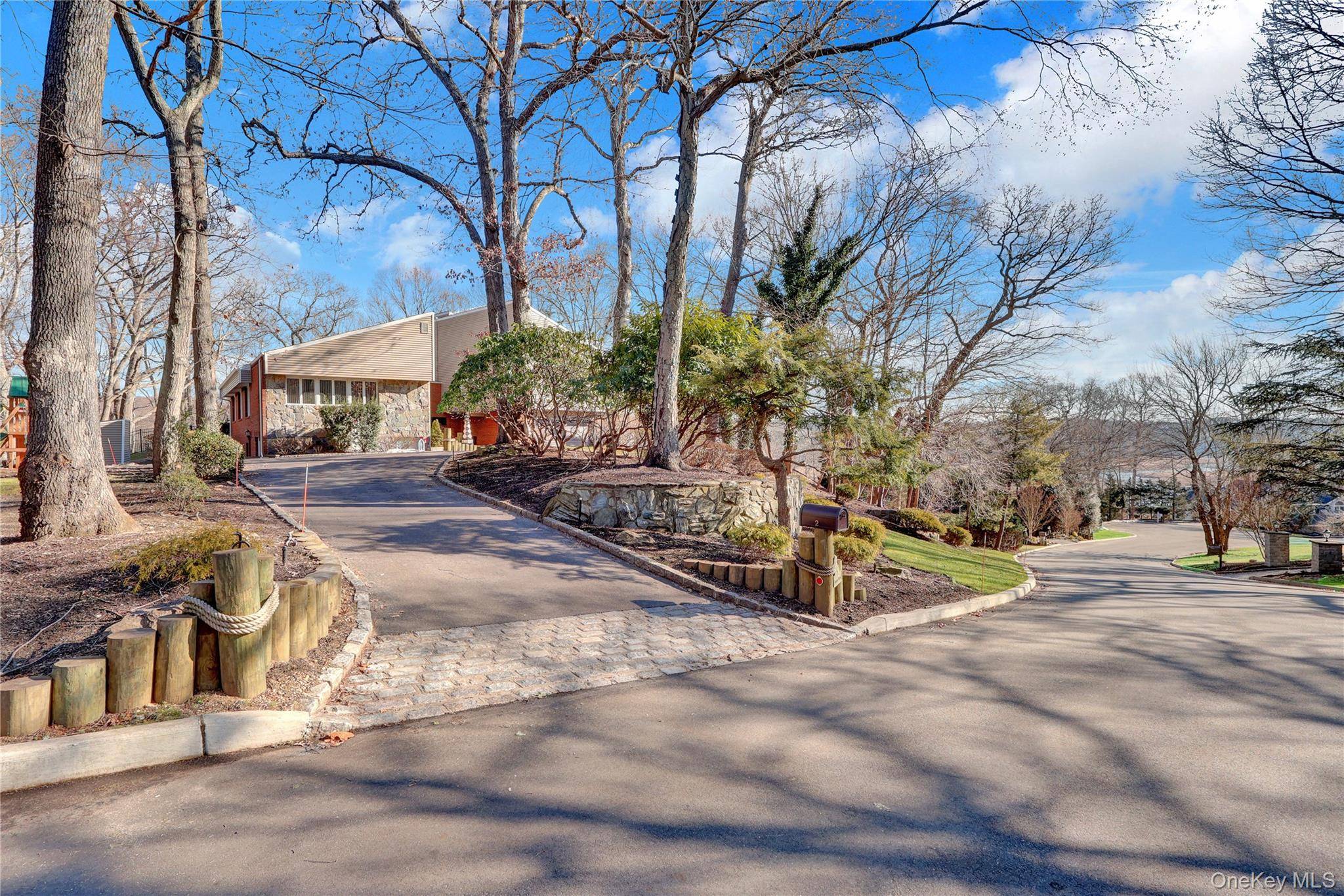 2 Riverview TER, Smithtown, NY 11787