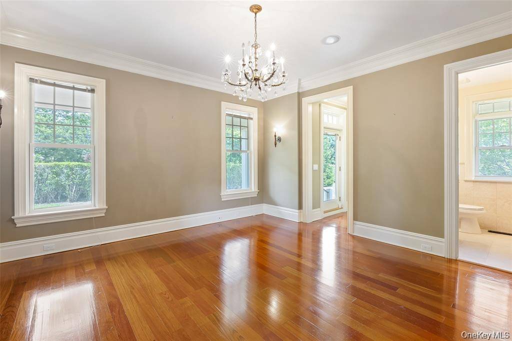 52 Brushy Neck LN, Westhampton, NY 11977