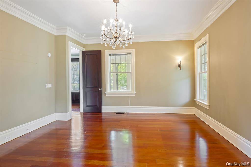 52 Brushy Neck LN, Westhampton, NY 11977