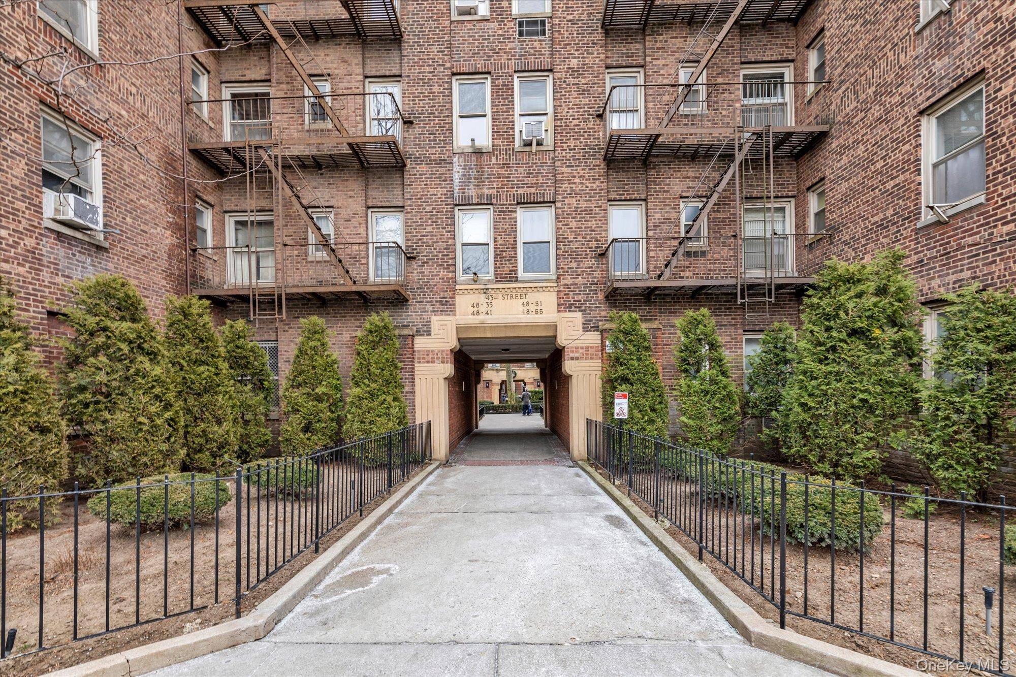 48-35 43 ST #4C, Woodside, NY 11377