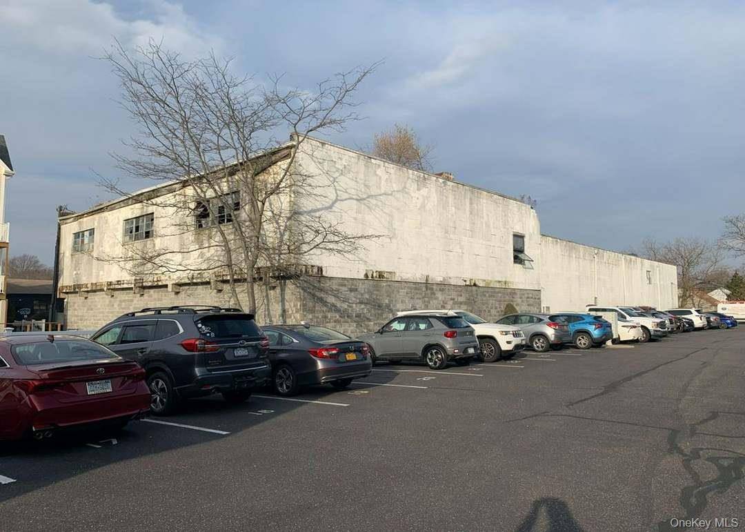 525 Ray ST, Freeport, NY 11520