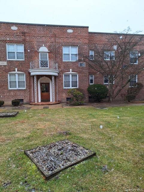 250 Central AVE #E218, Lawrence, NY 11559