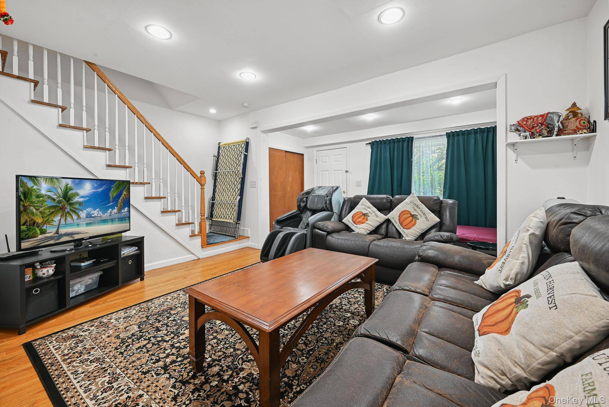 13 Herbert AVE, Port Washington, NY 11050