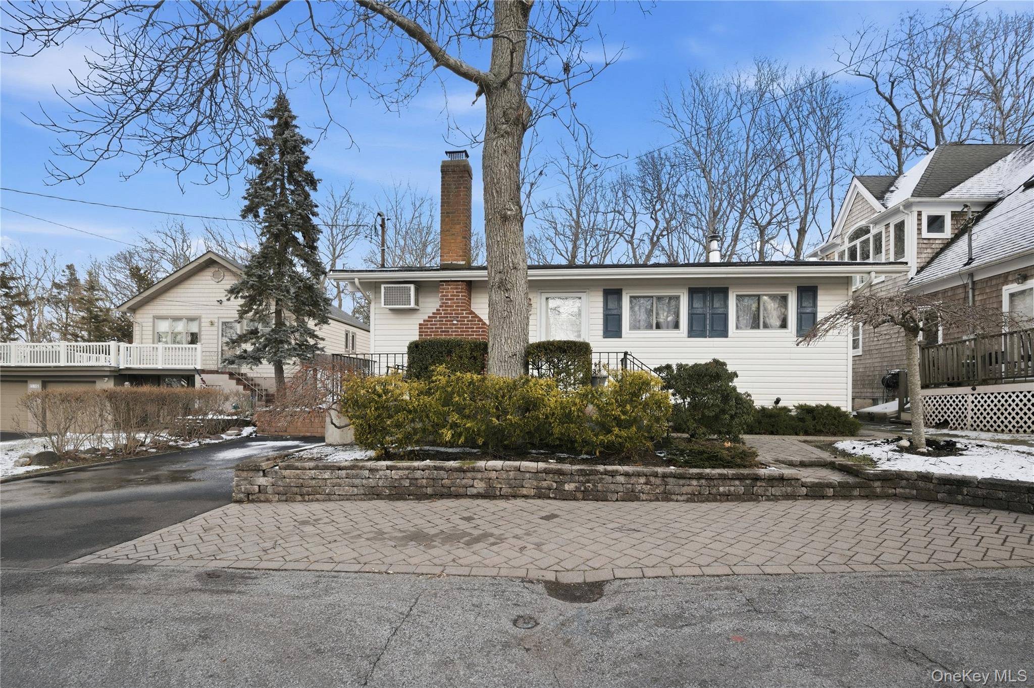 36 Oak LN, Wading River, NY 11792