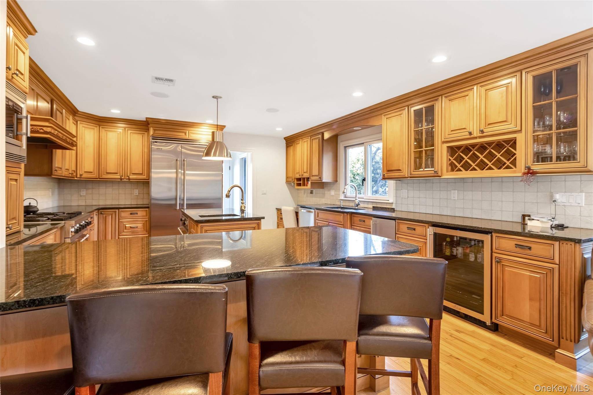 435 Luptons Point RD, Mattituck, NY 11952