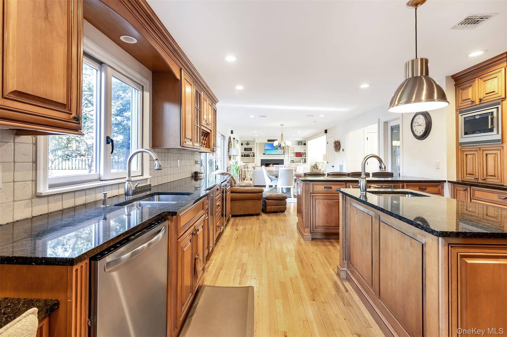 435 Luptons Point RD, Mattituck, NY 11952