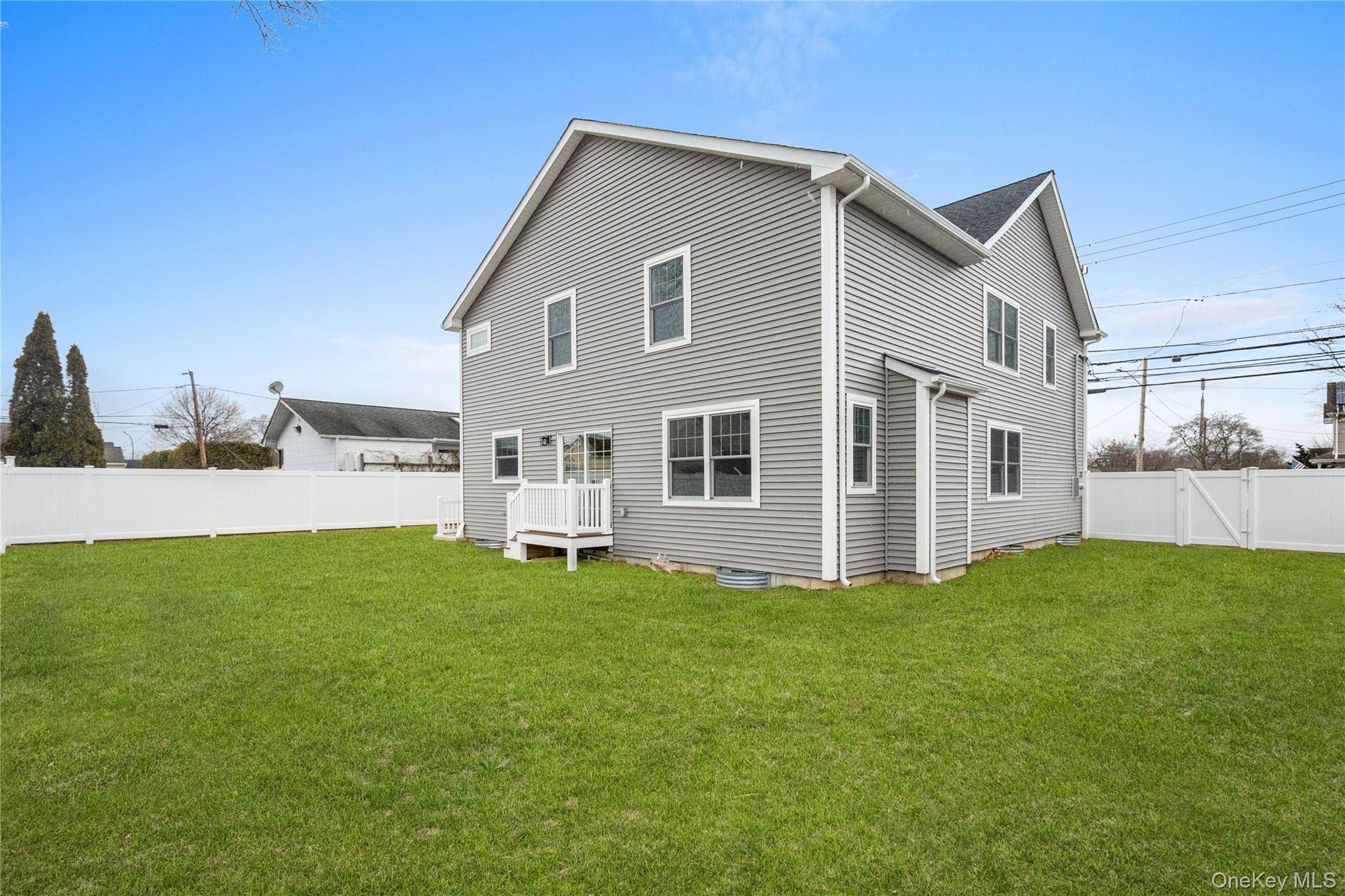 961 N Broadway, Massapequa, NY 11758