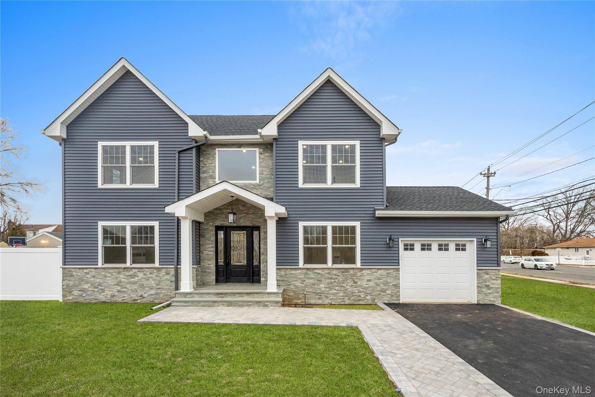 199 N Elm ST, Massapequa, NY 11758
