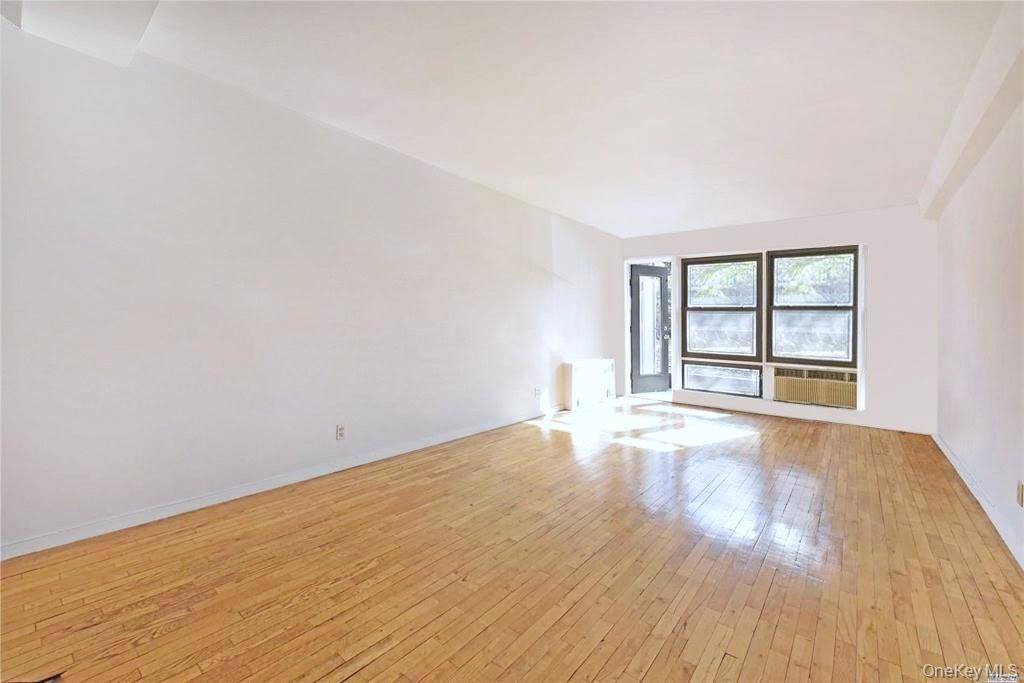 15 HILL PARK AVE #1-L, Great Neck Plaza, NY 11021