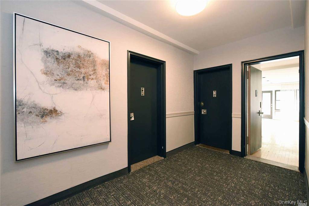 15 HILL PARK AVE #1-L, Great Neck Plaza, NY 11021