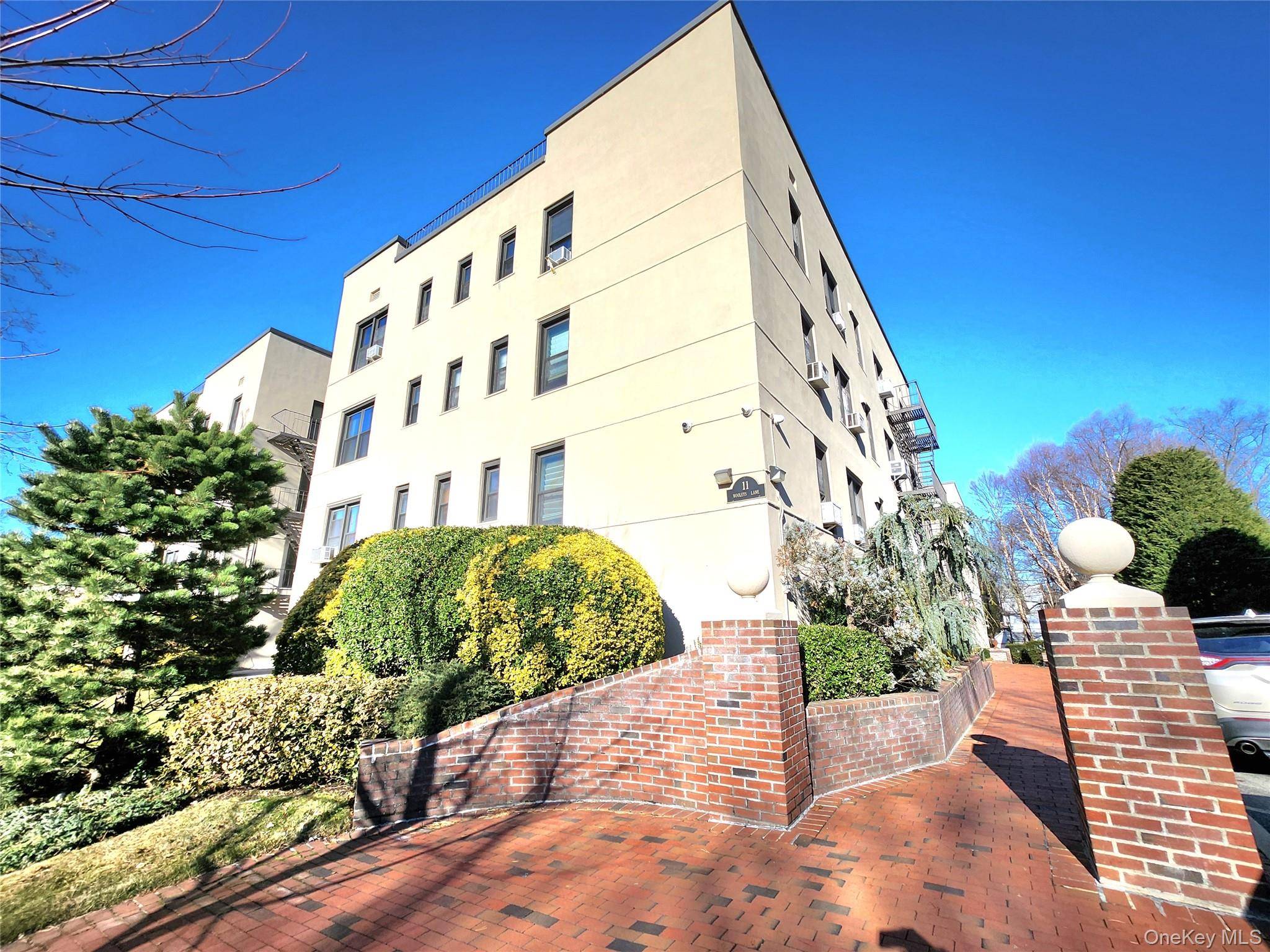 11 Wooleys LN #2E, Great Neck, NY 11023