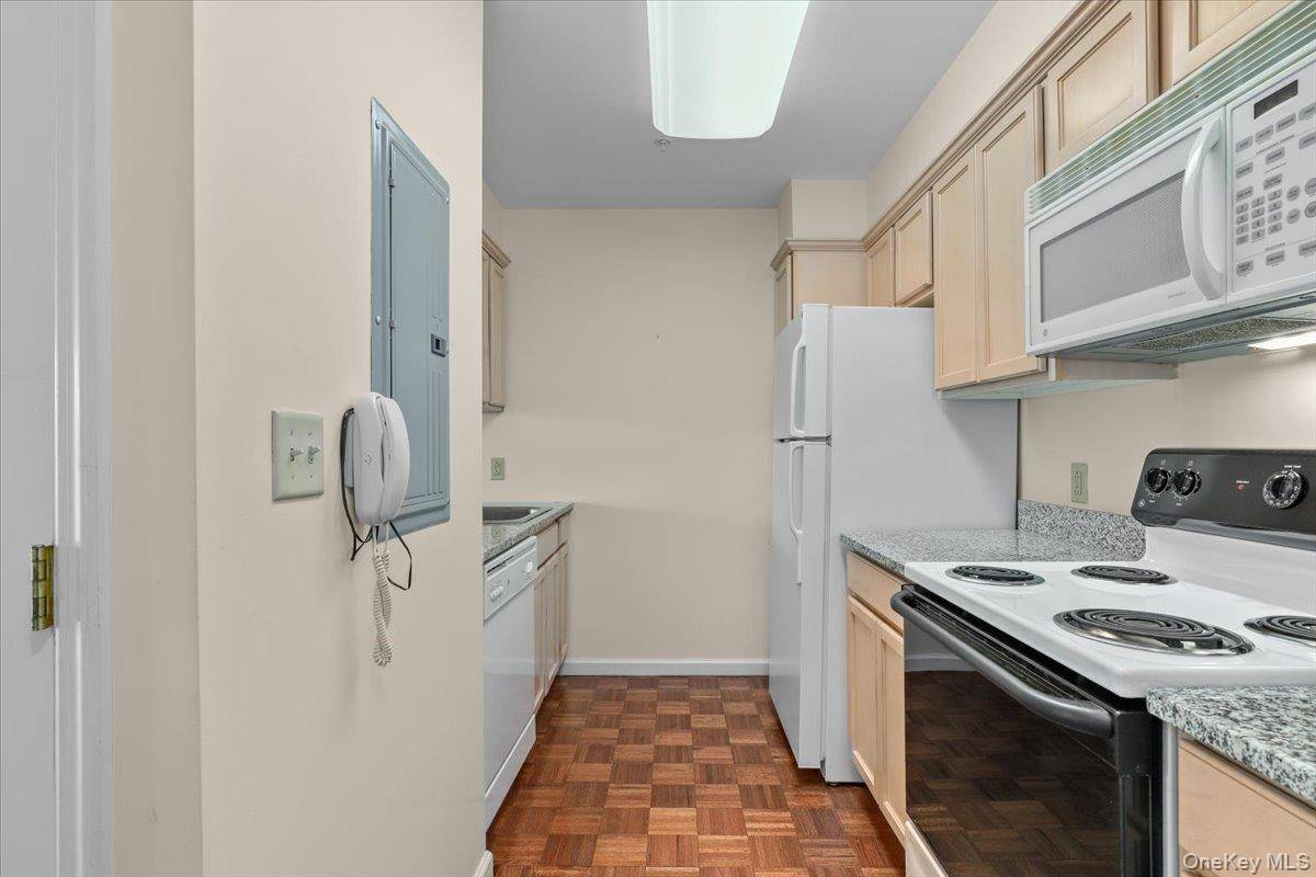 312 Sutton DR #312, Mount Kisco, NY 10549