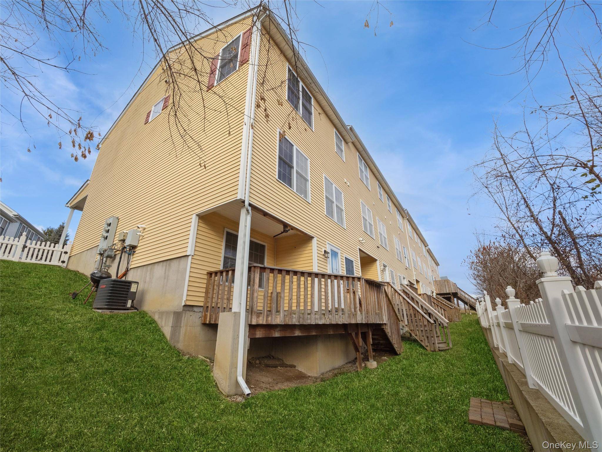 43 Aveonis CT, Fishkill, NY 12524