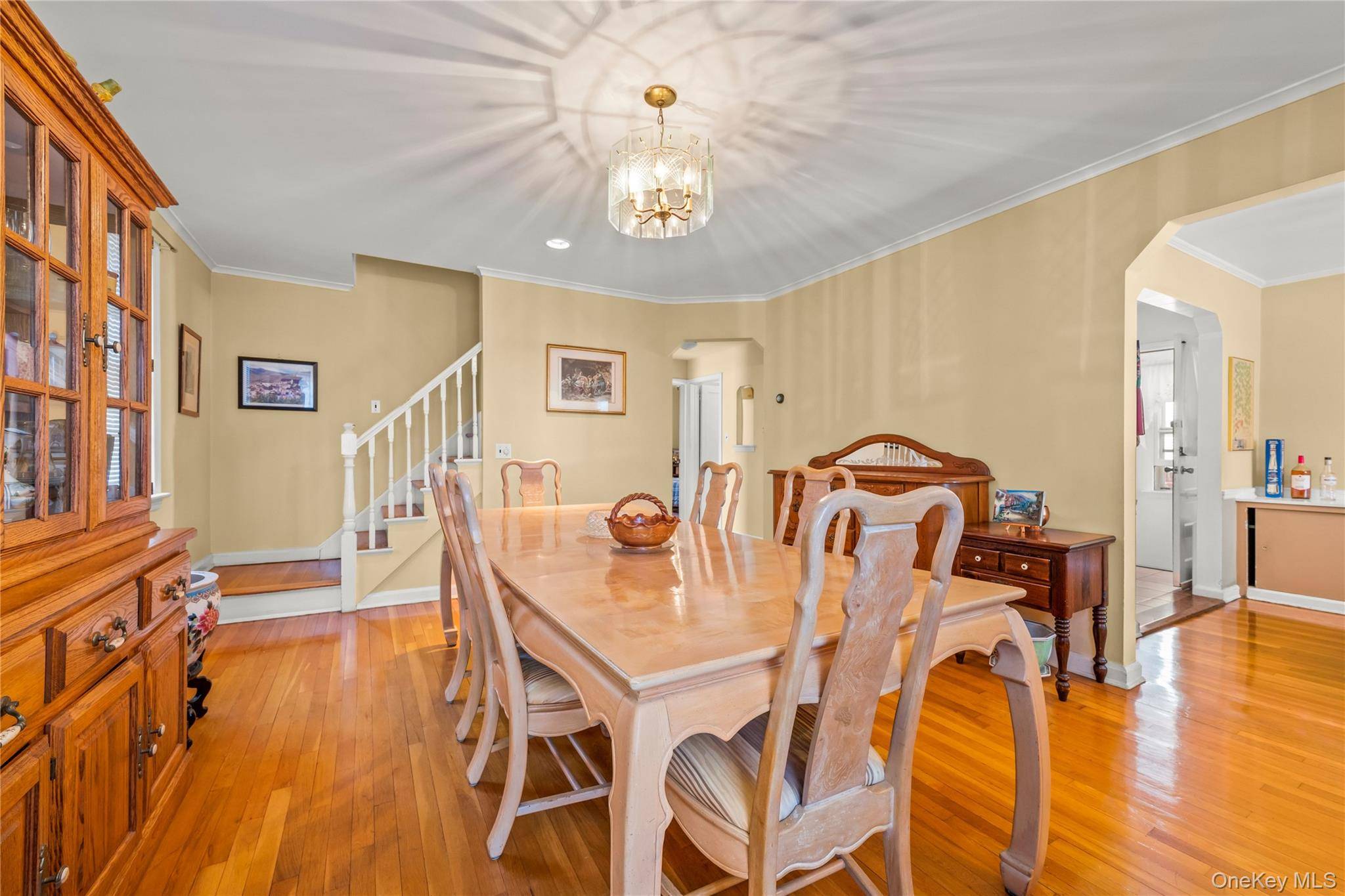 8218 258th ST, Floral Park, NY 11004