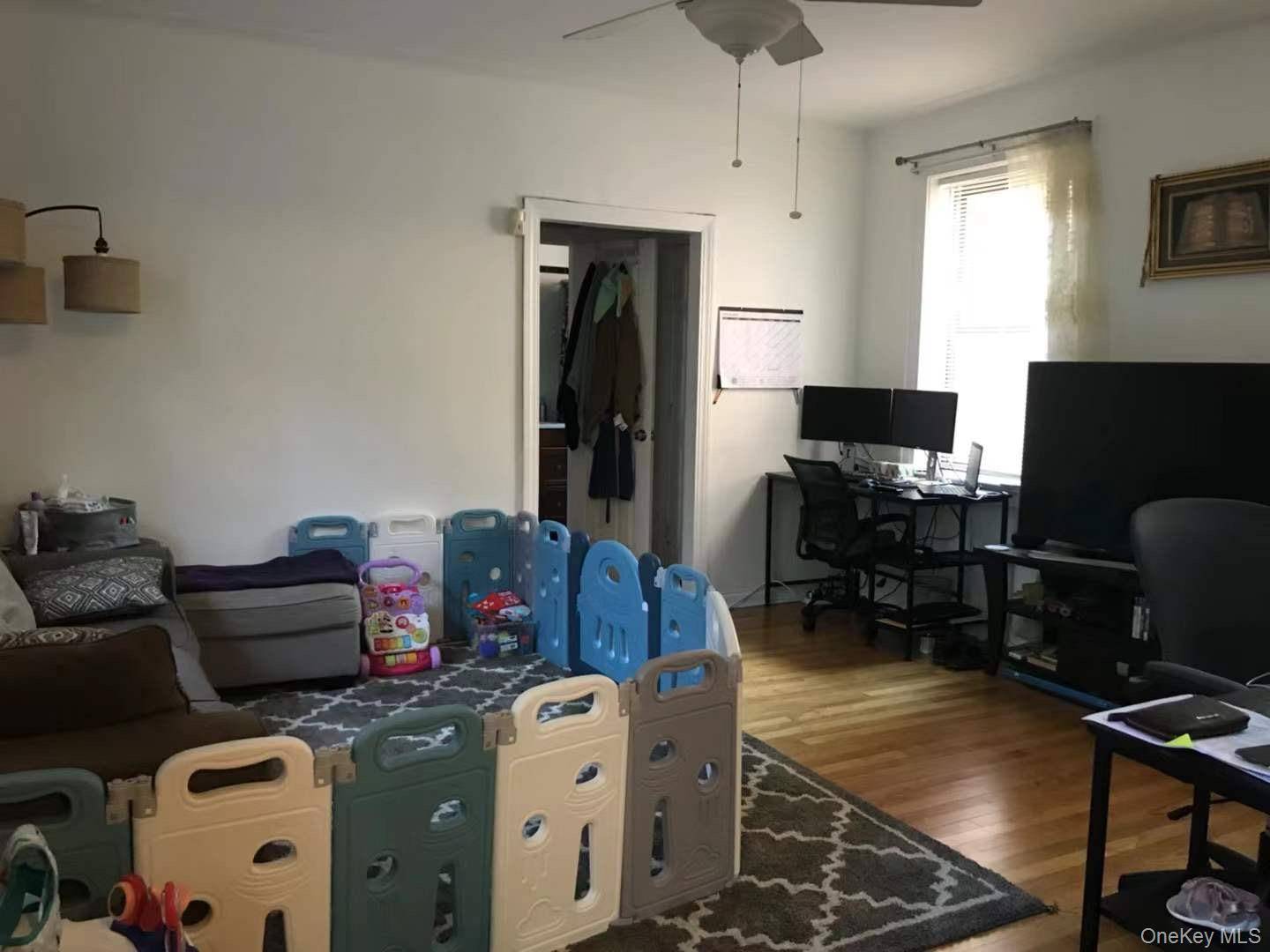 61-40 Saunders ST #C5, Rego Park, NY 11374