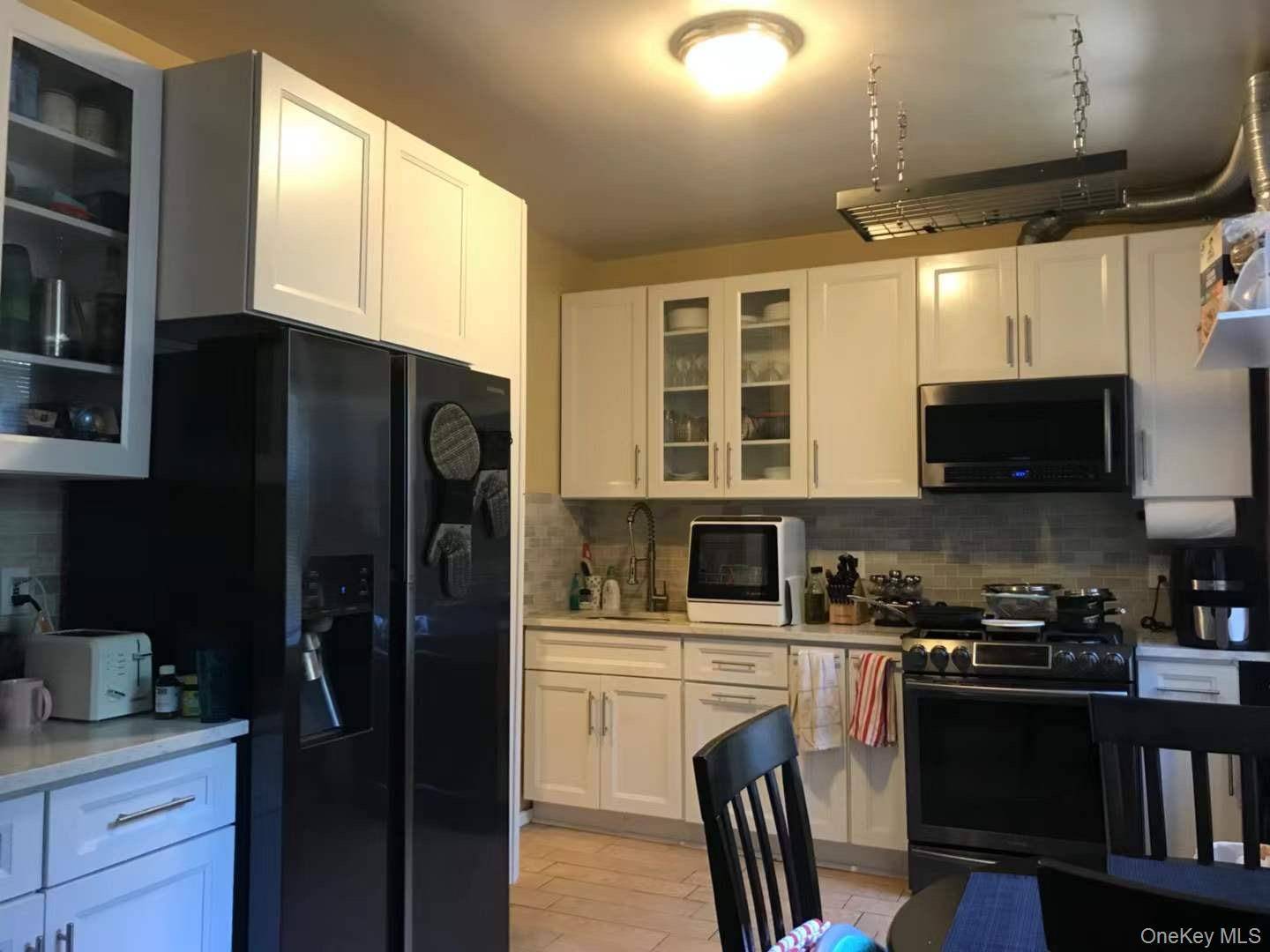 61-40 Saunders ST #C5, Rego Park, NY 11374
