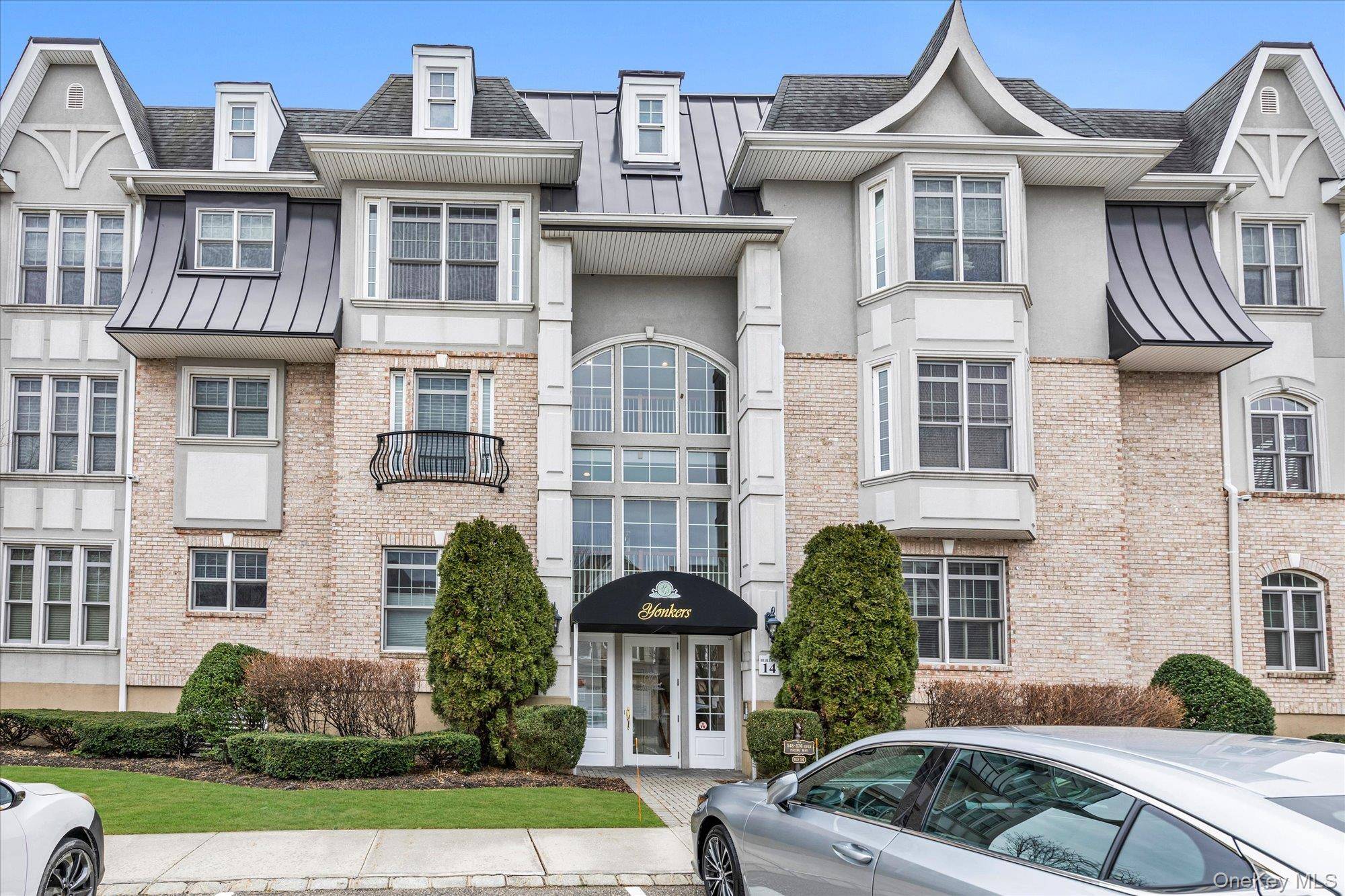 568 Pacing WAY #568, Westbury, NY 11590