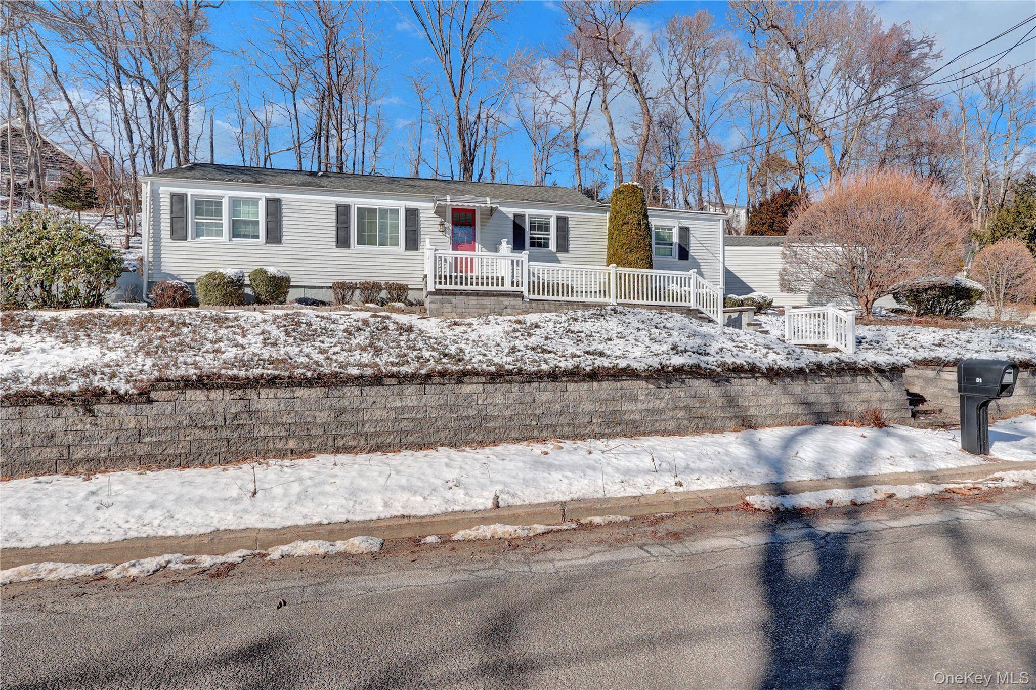 81 Oakside RD, Smithtown, NY 11787