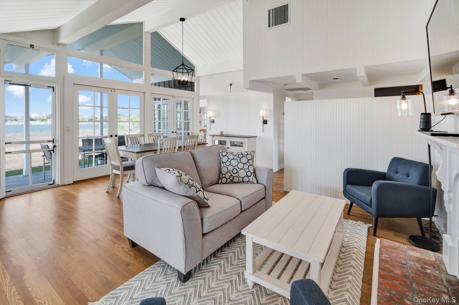 1 Waters Edge DR, Quogue, NY 11959