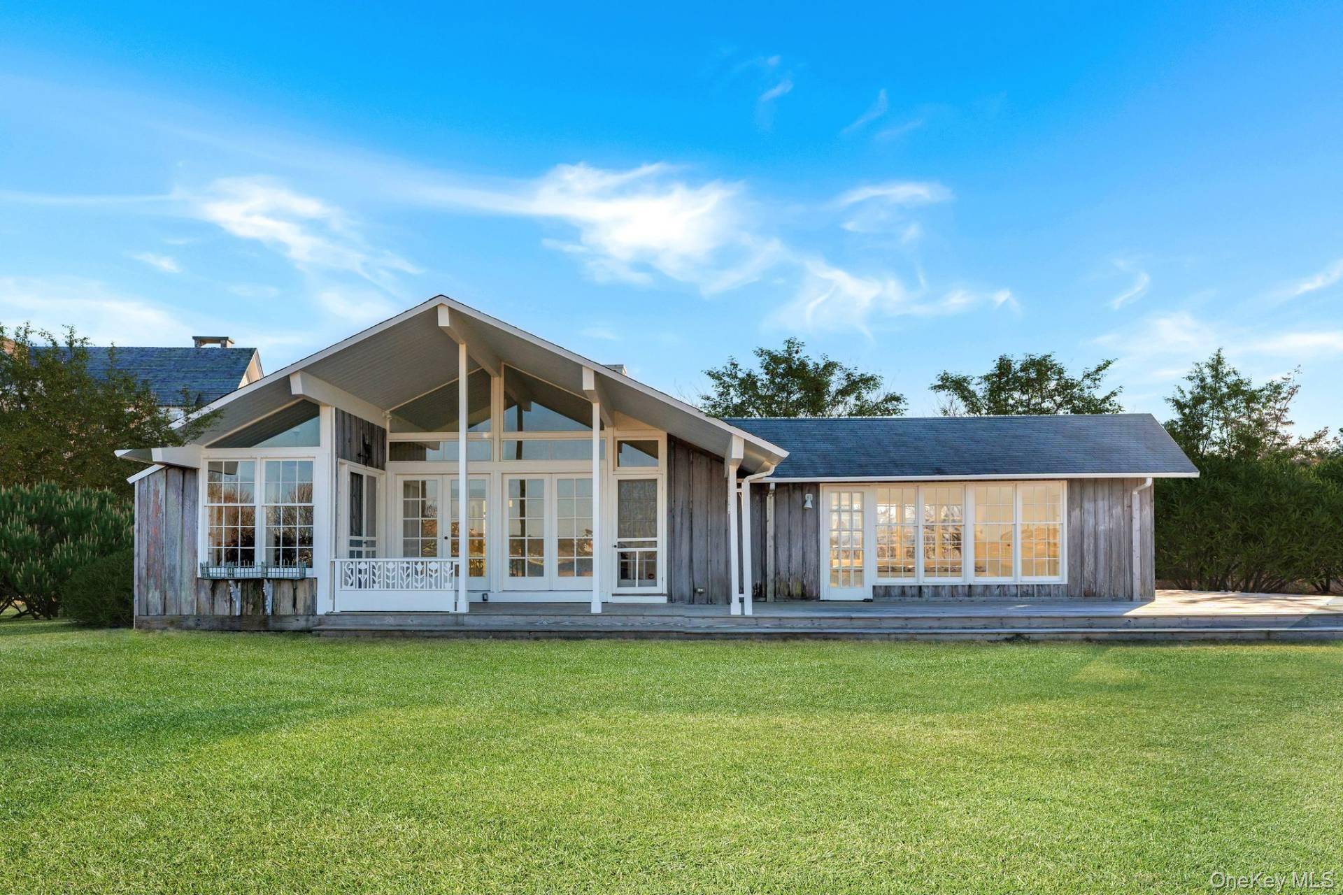 1 Waters Edge DR, Quogue, NY 11959