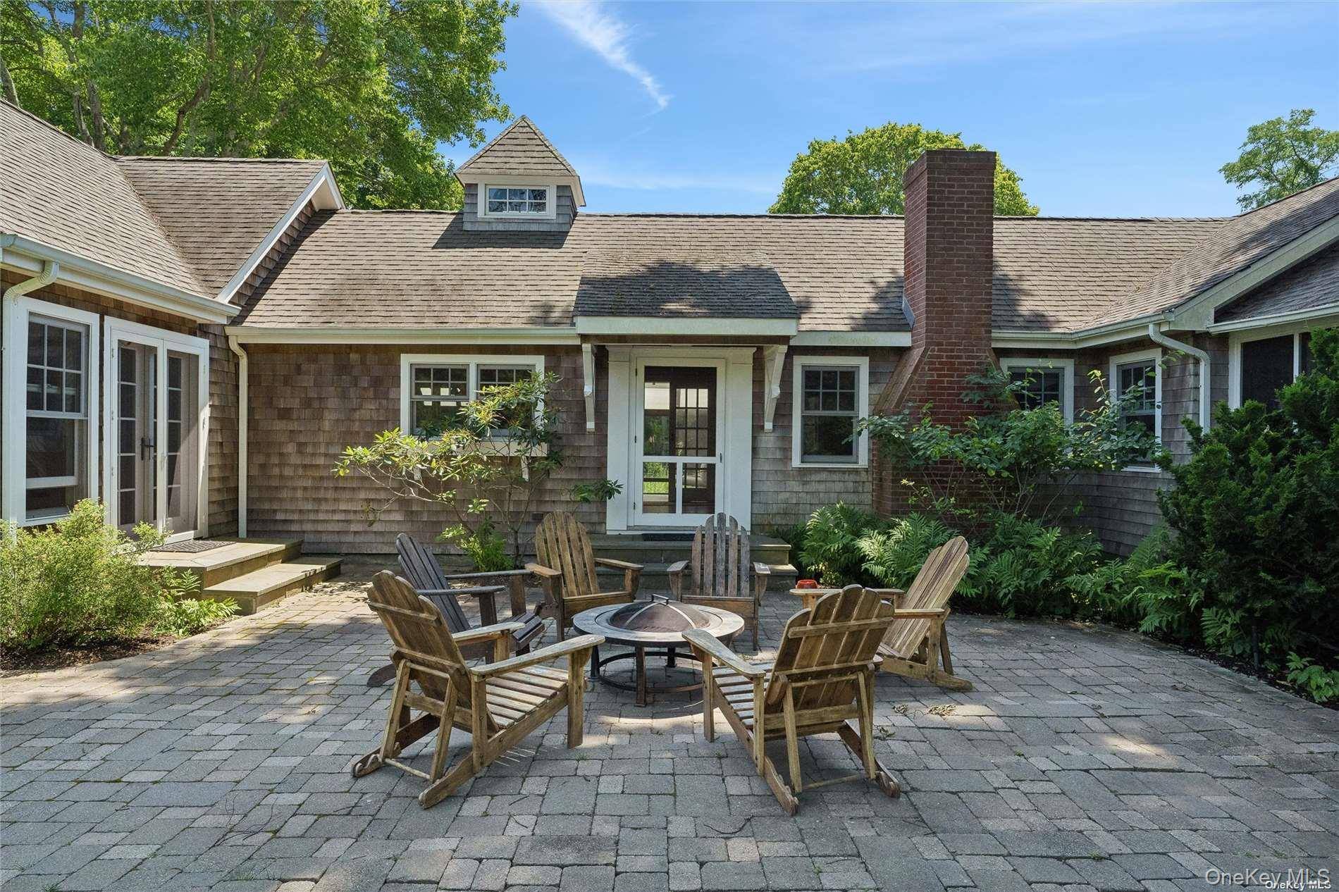 695 Main ST, Westhampton Beach, NY 11978