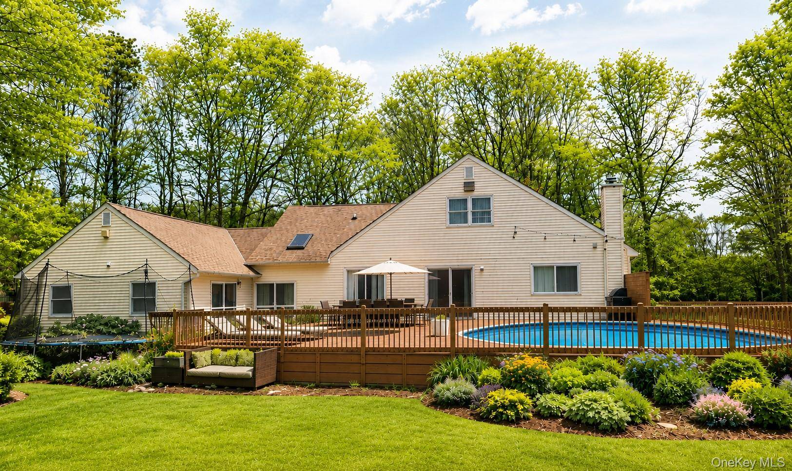 4 Manor Hills DR, Manorville, NY 11949