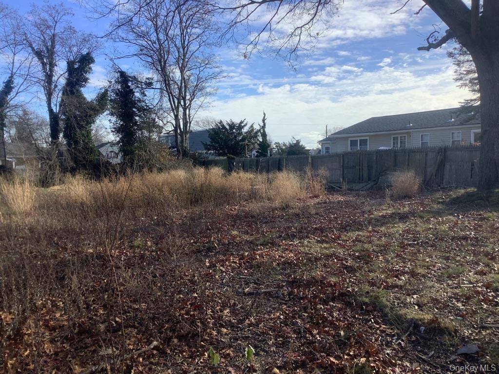 201 Phyllis DR, Patchogue, NY 11772