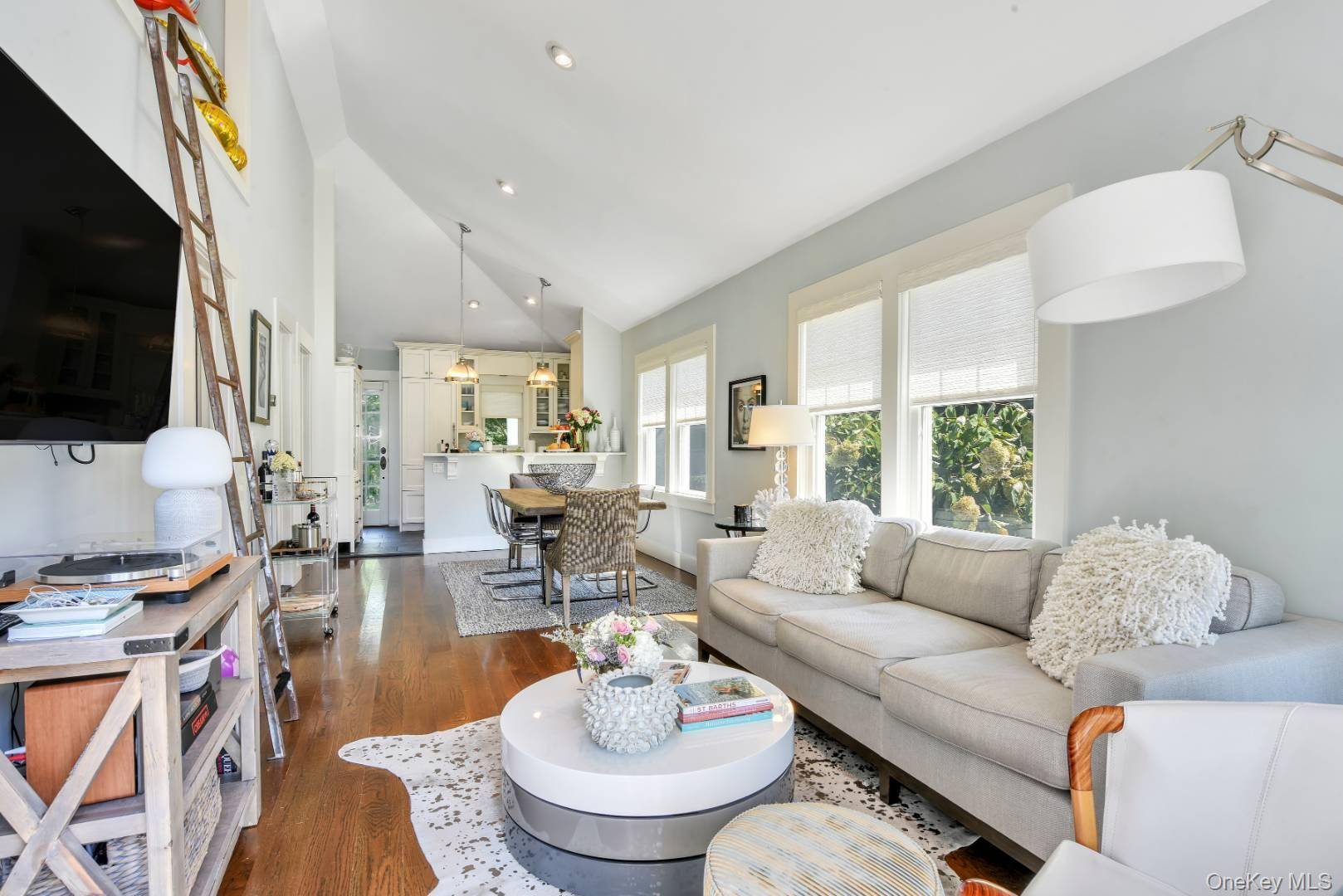 10 Henry ST, Southampton, NY 11968