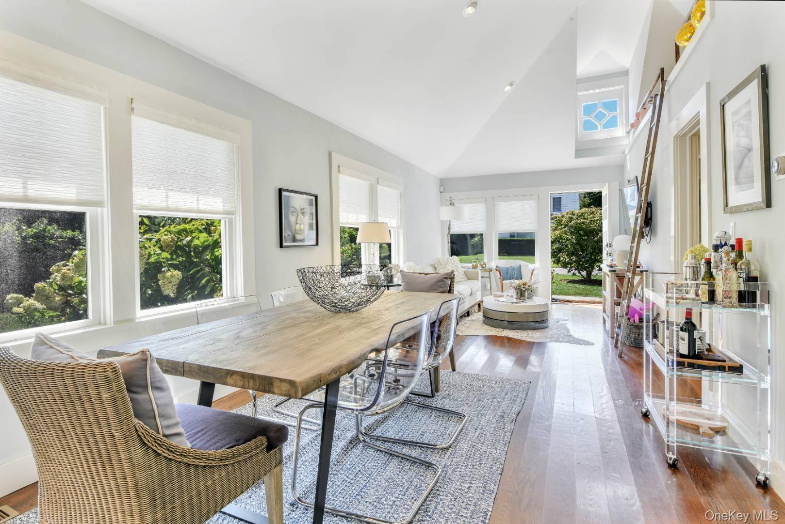 10 Henry ST, Southampton, NY 11968