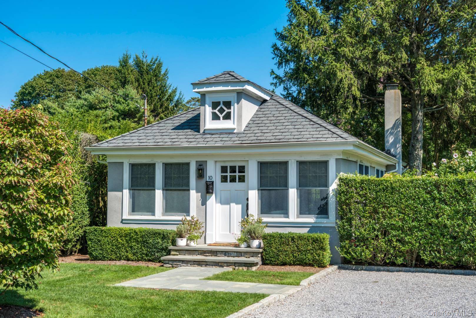 10 Henry ST, Southampton, NY 11968