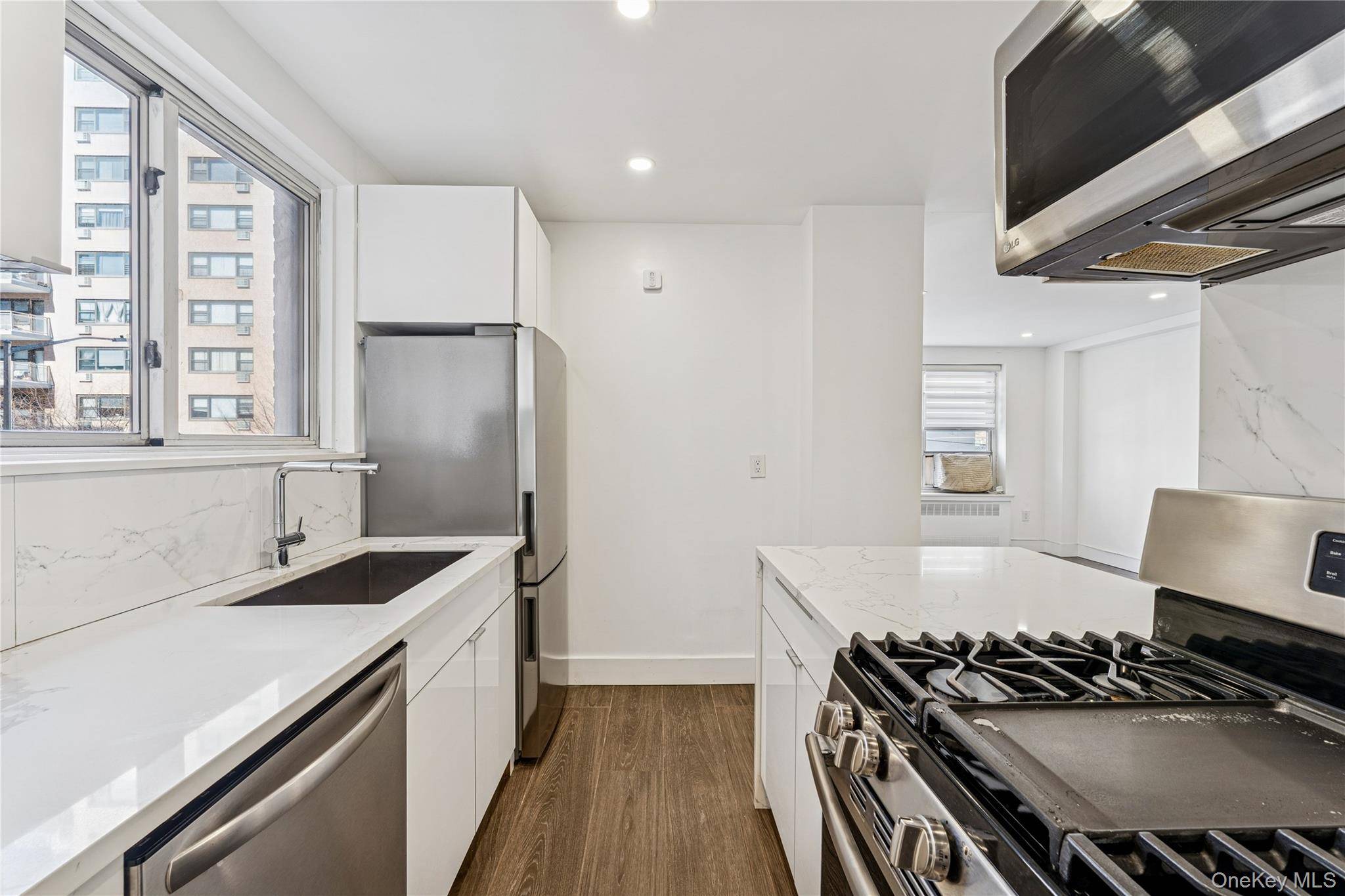 7136 110th ST #2F, Forest Hills, NY 11375