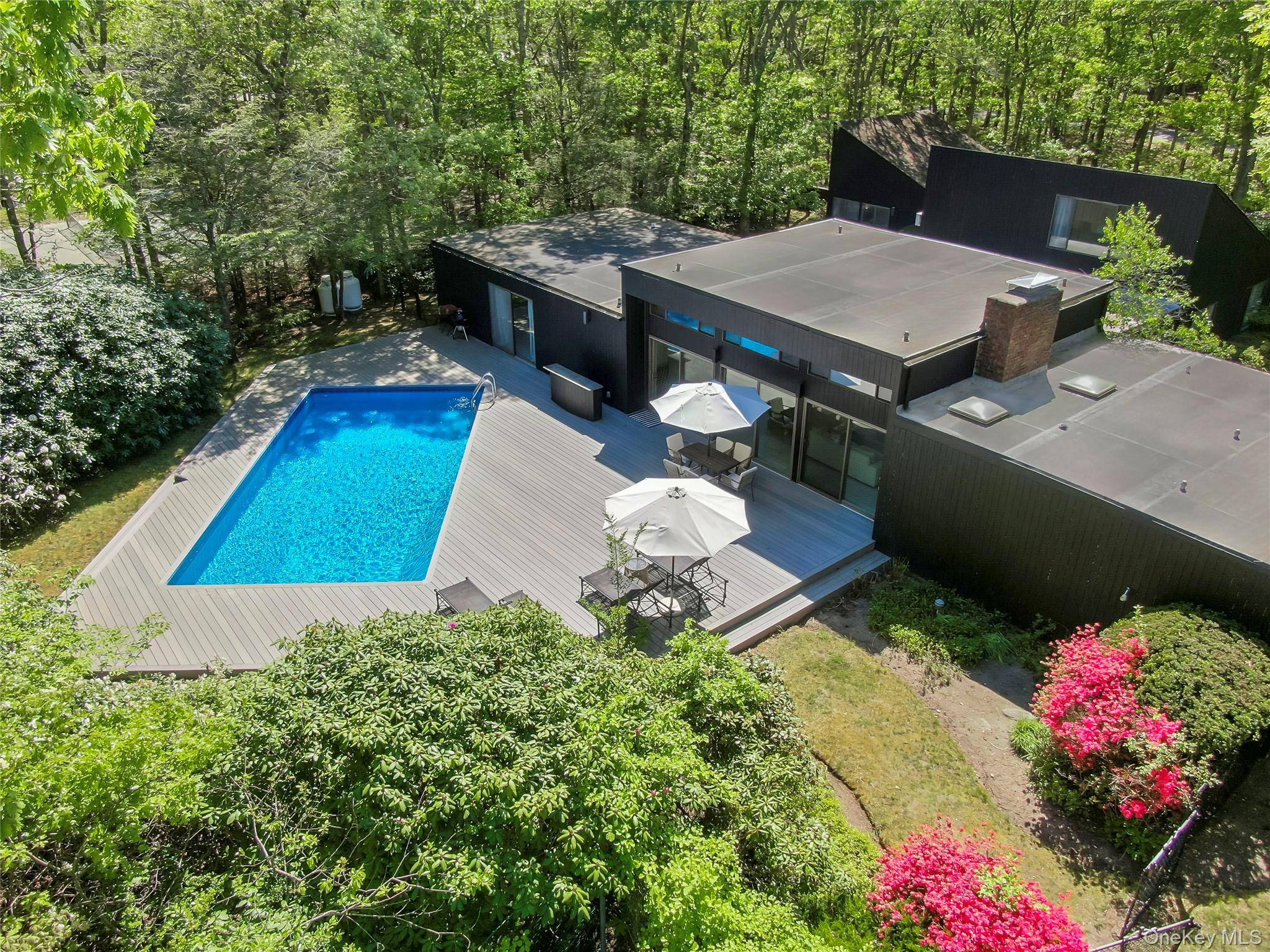 24 N Quarter RD, Westhampton, NY 11977