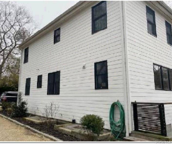 67 Squiretown RD, Hampton Bays, NY 11946