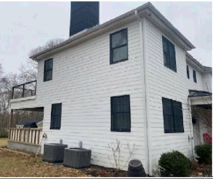 67 Squiretown RD, Hampton Bays, NY 11946