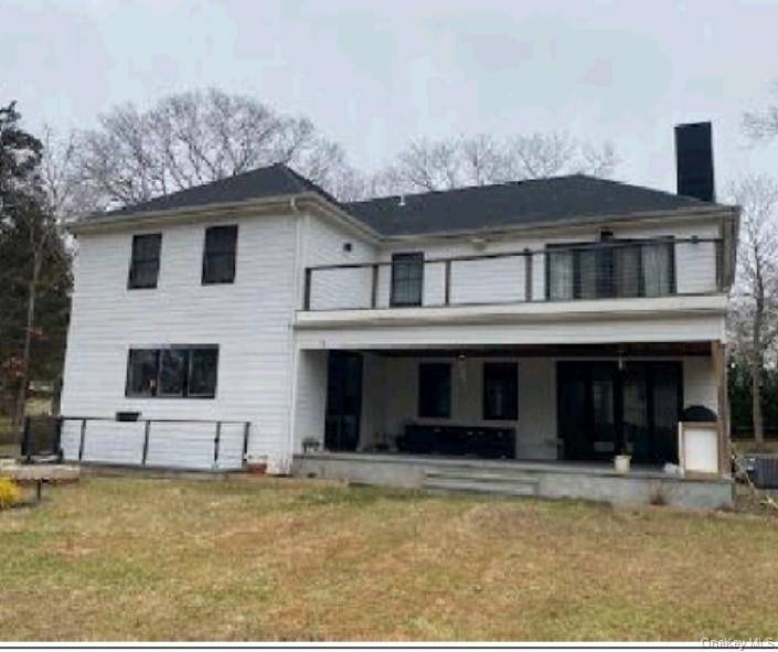 67 Squiretown RD, Hampton Bays, NY 11946