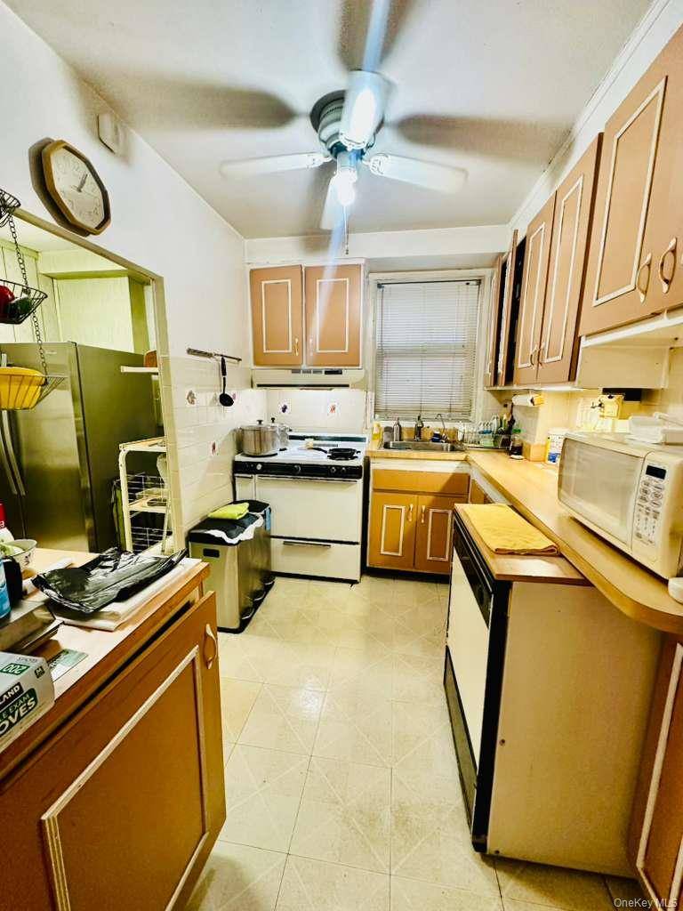 97-10 62 DR #4J, Rego Park, NY 11374