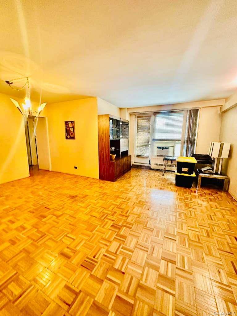 97-10 62 DR #4J, Rego Park, NY 11374
