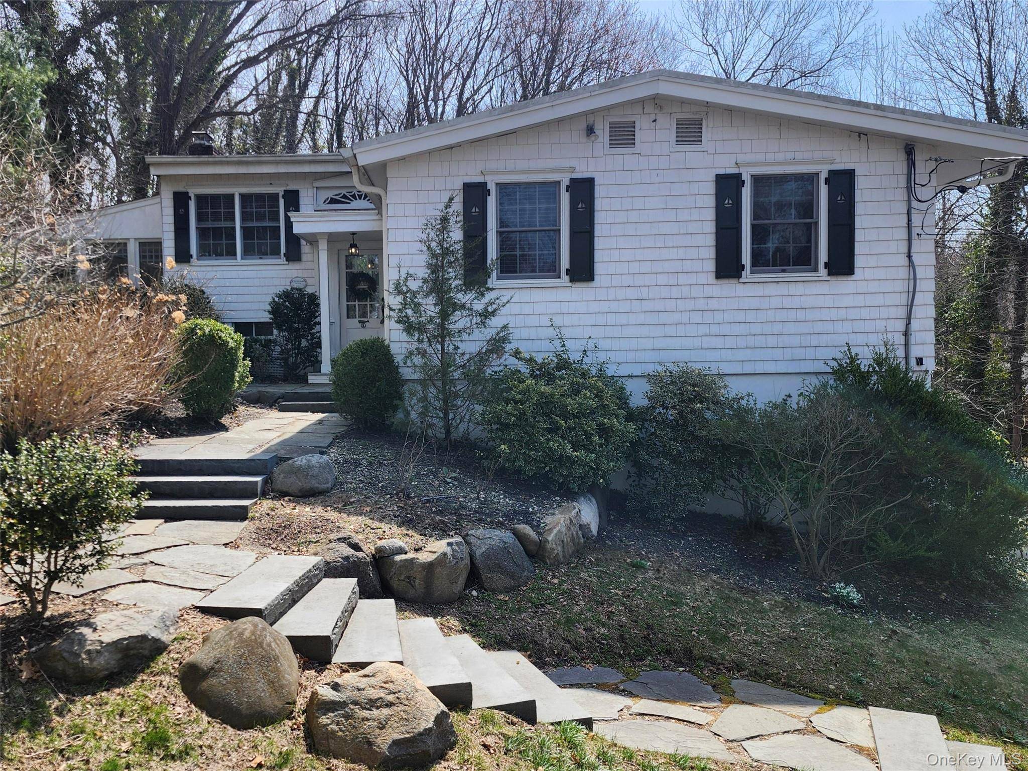 20 Harborview Drive, Northport, NY 11768