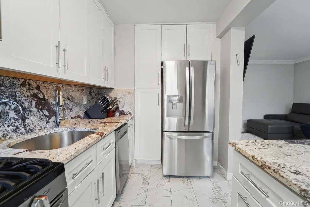 141-35 78th RD #2-M, Kew Garden Hills, NY 11367