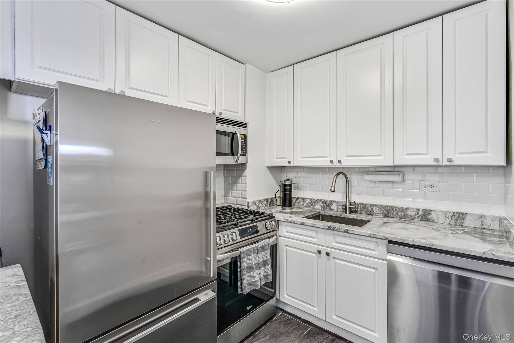 18-15 215th ST #14 B, Bayside, NY 11360