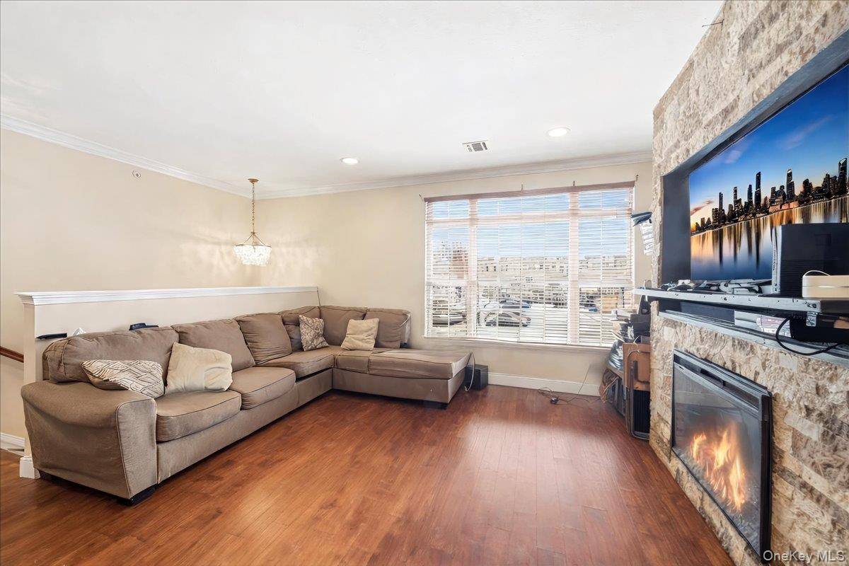 126 Mermaid LN, Bronx, NY 10473