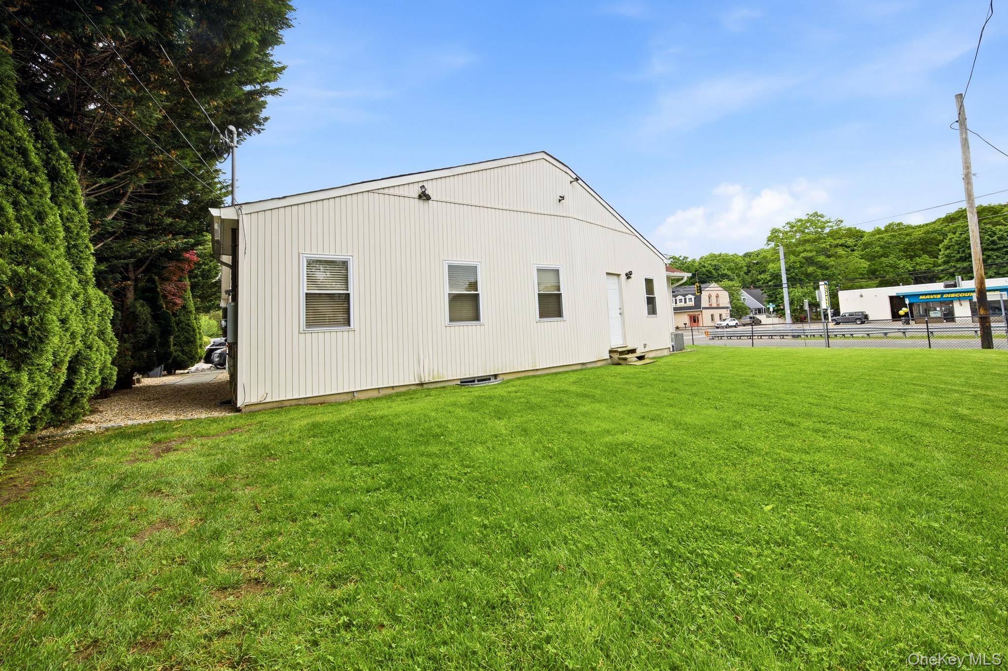 1 Arrowood Lane LN, Melville, NY 11747