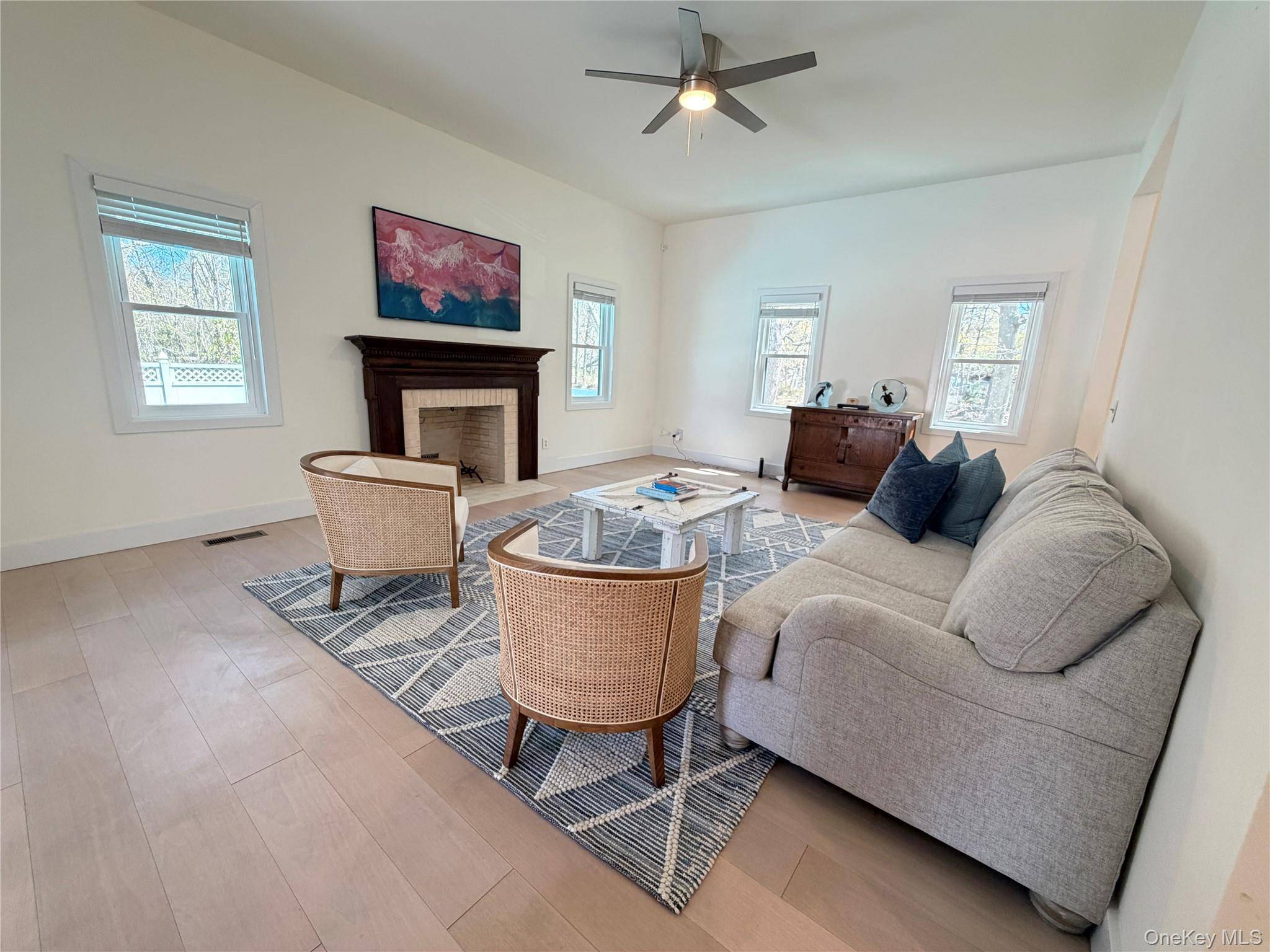 34 Starboard RD, Hampton Bays, NY 11946