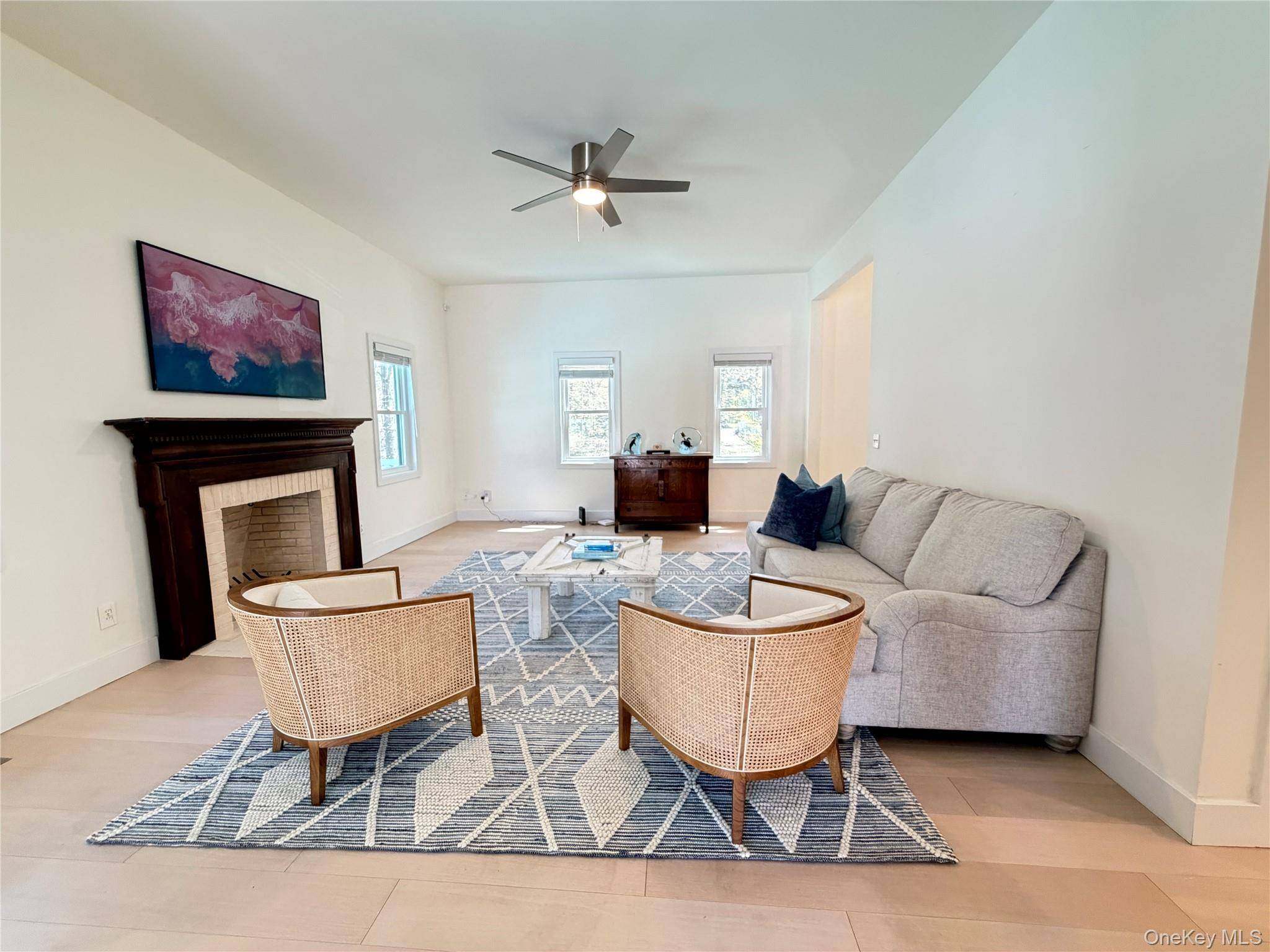 34 Starboard RD, Hampton Bays, NY 11946