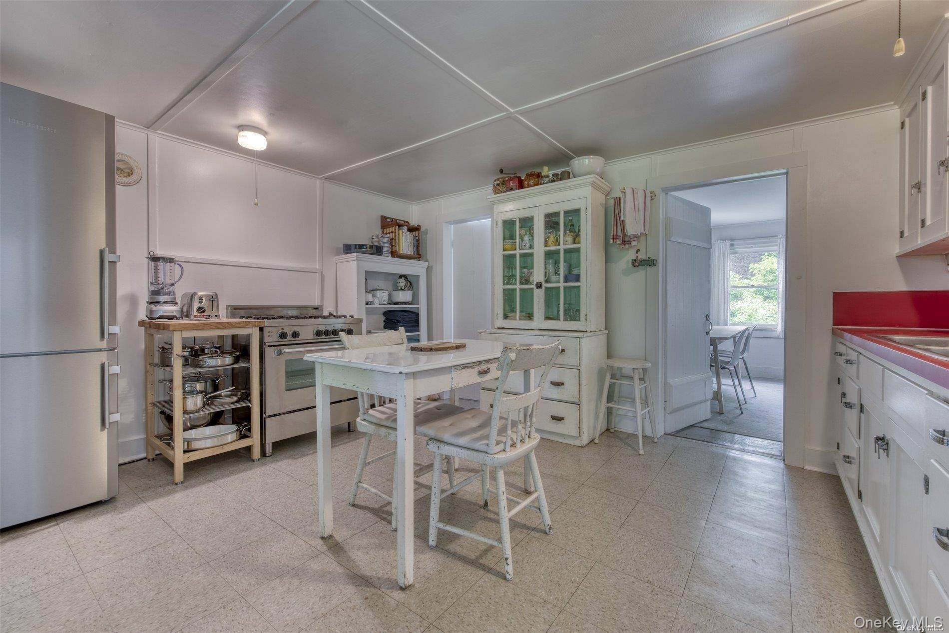 790 Oyster Ponds LN, Orient, NY 11957