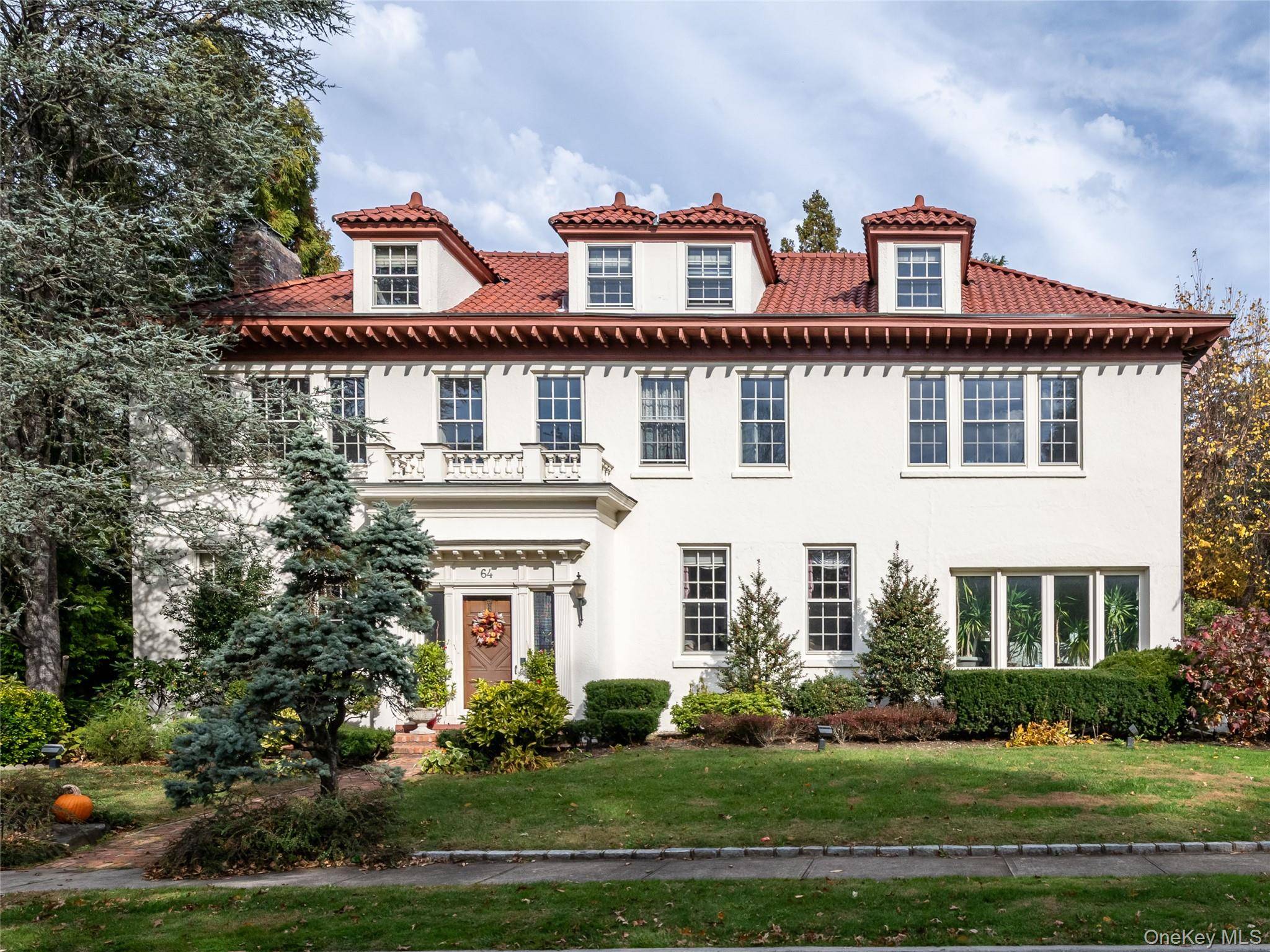 64 Plandome CT, Manhasset, NY 11030